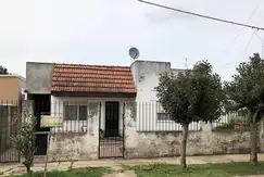 Casa en venta - 2 dormitorios 2 baños - 400 mts2 - Abasto, La Plata