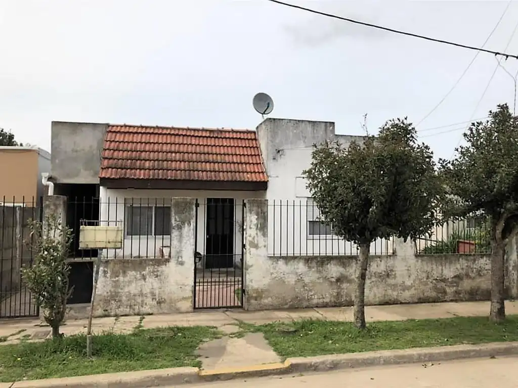 Casa en venta - 2 dormitorios 2 baños - 400 mts2 - Abasto, La Plata