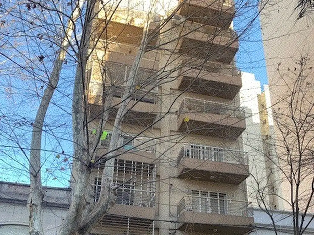 VENTA semipiso externo con balcon al frente 10 años