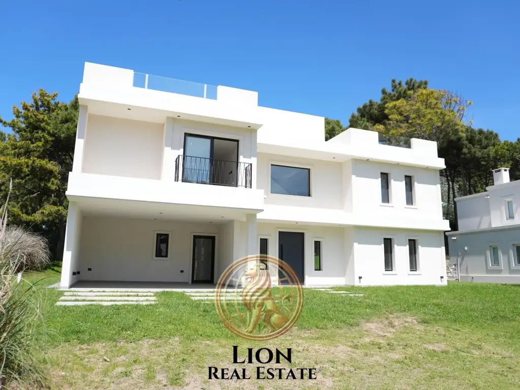 Venta casa Pinamar Frontera con piscina