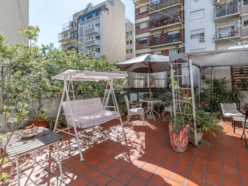 PH EN VENTA EN ALMAGRO DE 11 AMBIENTES CON TERRAZA