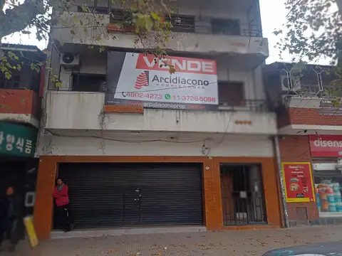 VENTA LOCAL Y 3 DEPARTAMENTOS. AV. CARABOBO 1600, FLORES, CABA.