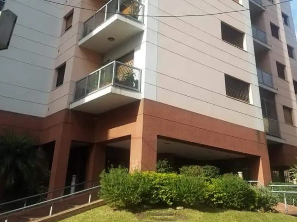 HERMOSO DPTO DE 3 AMB. CENTRICO