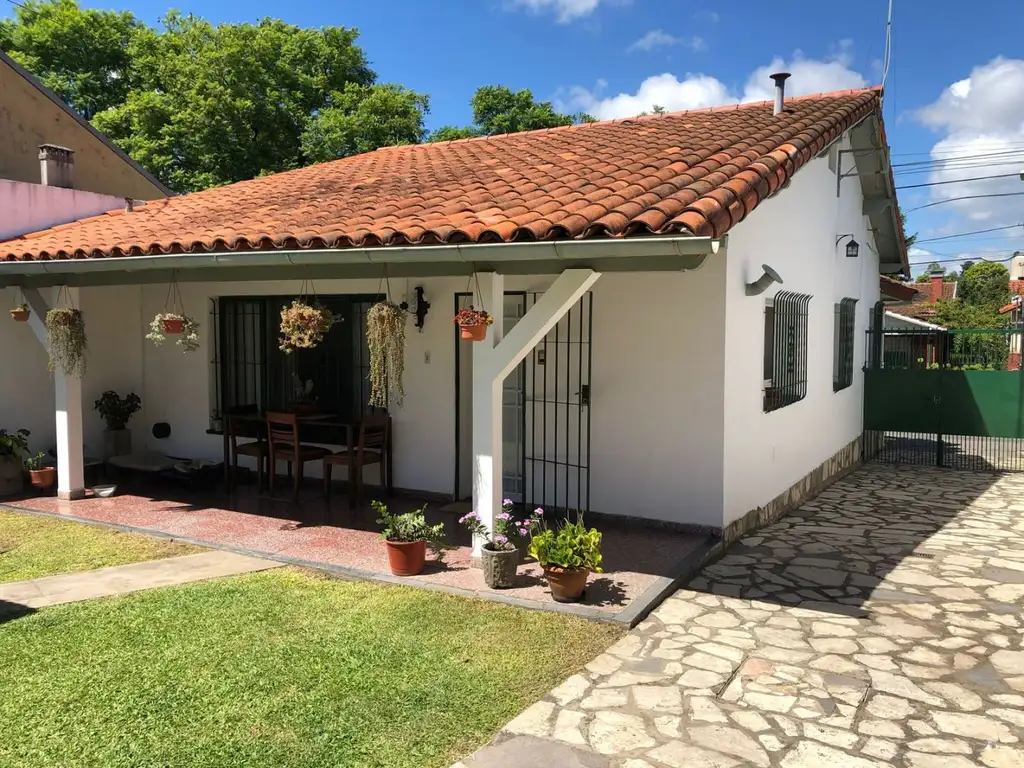 Casa - Venta - Argentina, Berazategui - Calle 363 1022