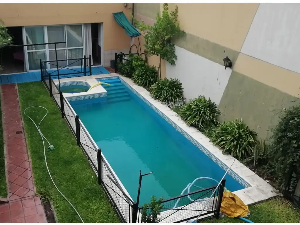 CASA EN VENTA para 2 familias  20 de Septiembre al 2600 US$