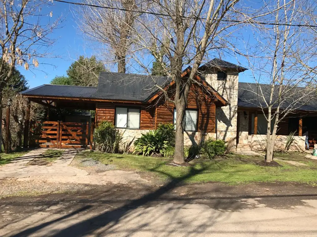 CASA EN EL BARRIO EL CARMENCITO