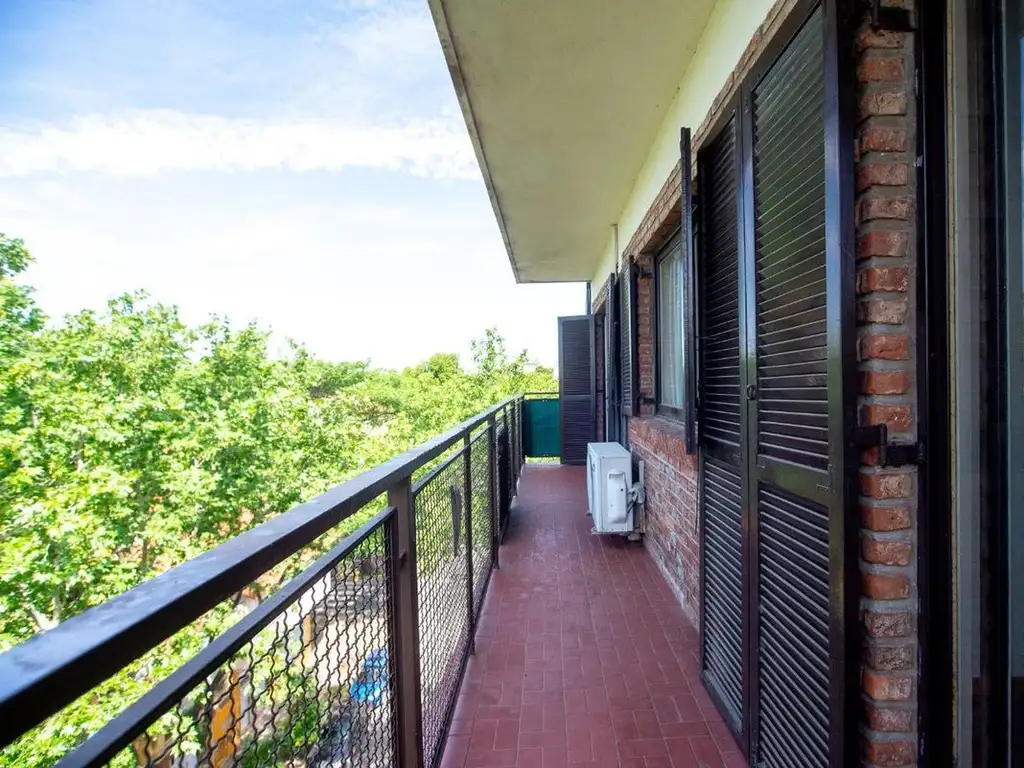 Venta Departamento 4 ambientes La Lucila c/balcon