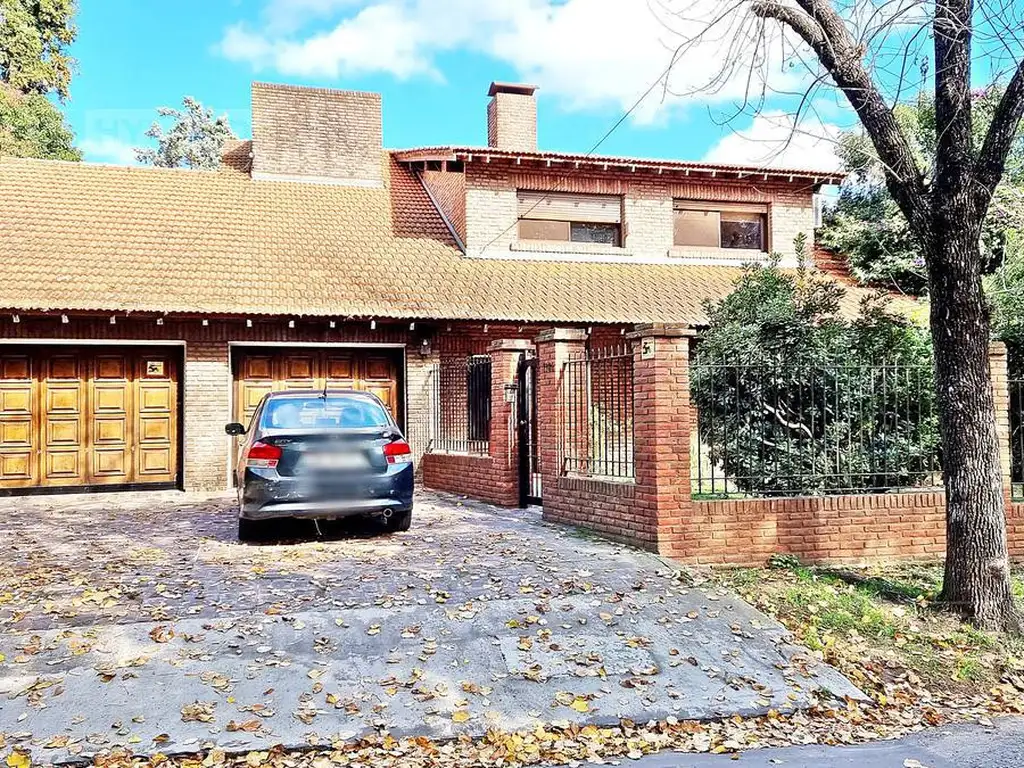 Casa chalet de 2 plantas con pileta en venta en San Isidro, Santa Rita