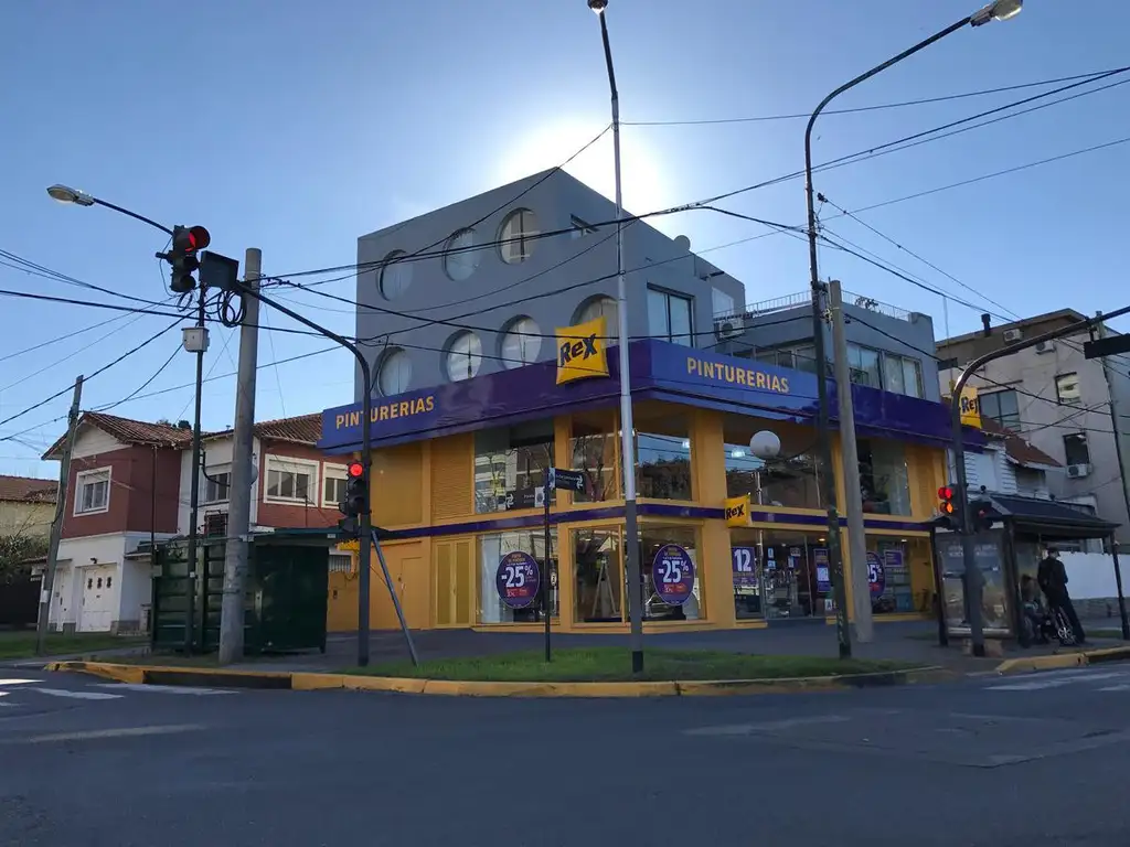 Local en venta, esquina sobre Avenida Libertador,  Martínez