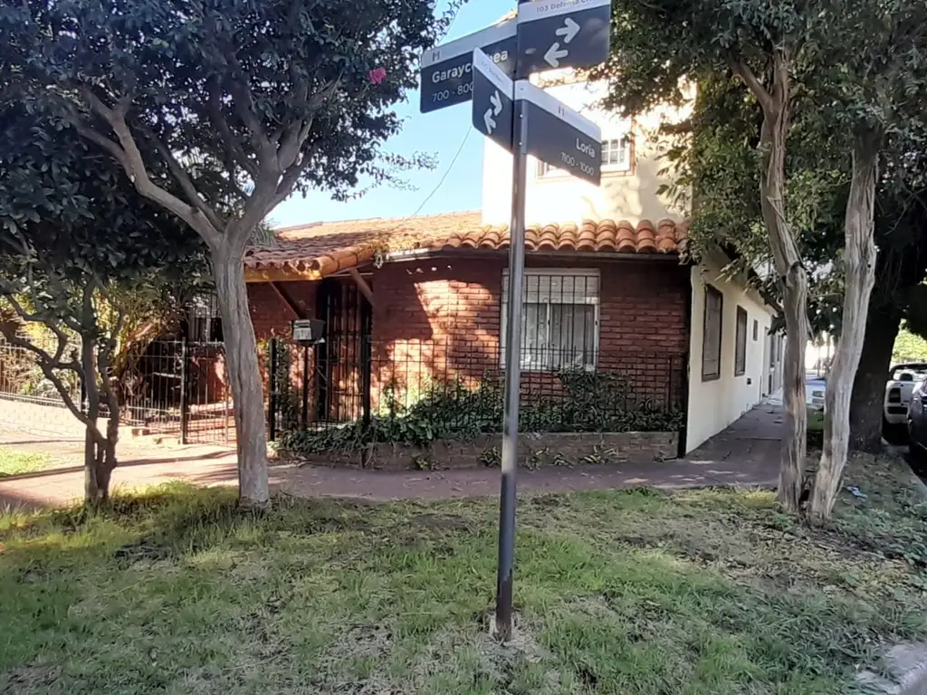 En Venta en El Palomar Zona Barrio Aeronautico Casa en Dos Plantas de 5 Amb Muy Bien Ubicada F: 9783