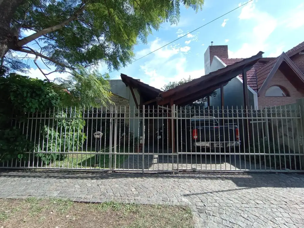 Casa - Venta - Argentina, Hurlingham - Diego de Carvajal 800