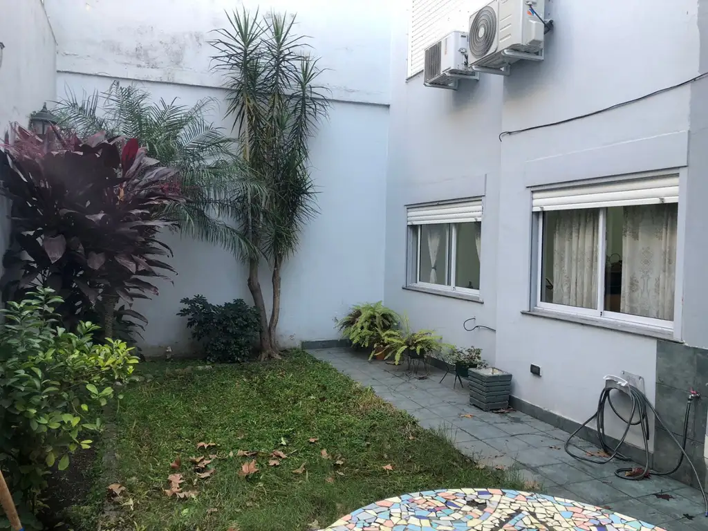 Saavedra, Excelente PH en Planta Baja de 3 ambientes, 120m2 totales, con Jardin de Fondo y Patio