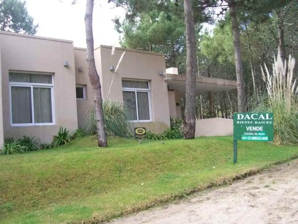 Casa en Venta en Pinamar - Dacal Bienes Raíces