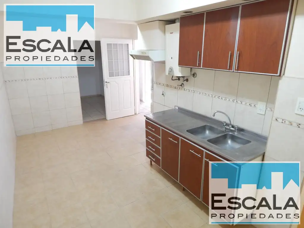 CASA INTERNA UN DORMITORIO PATIO EN ALQUILER