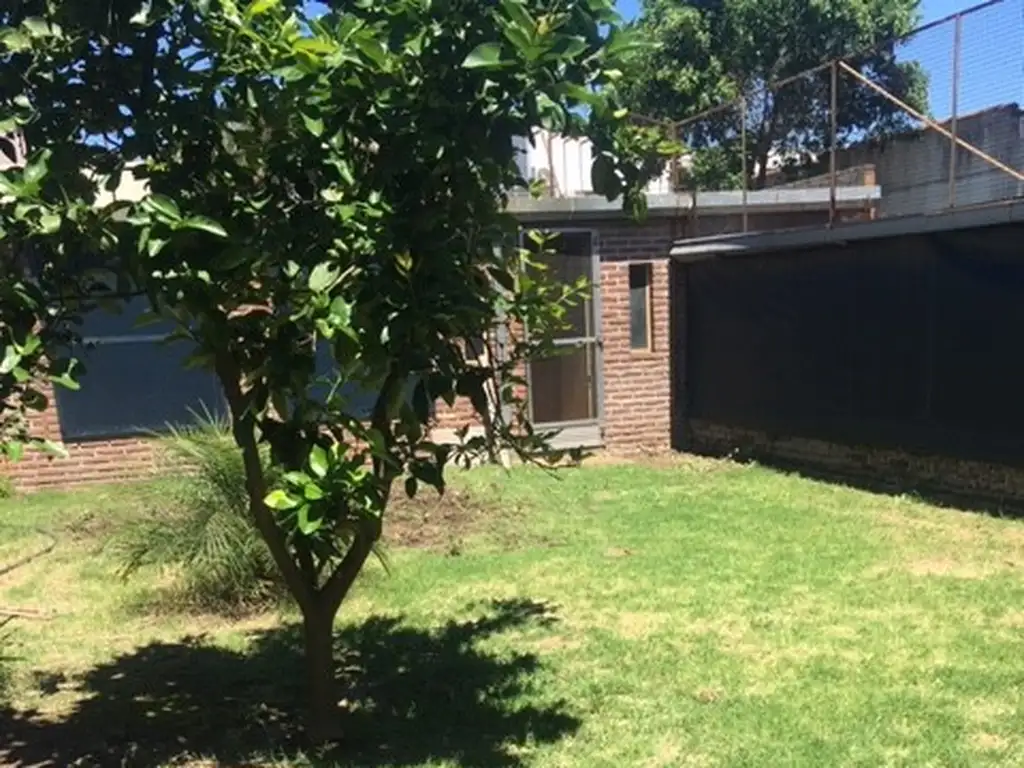 CASA EN LOTE PROPIO DOS PLANTAS CON COCHERA EN SAN ANDRES