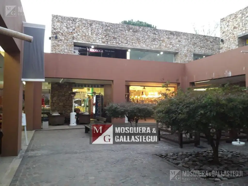 Local en Galería Las Piedras - PILAR.