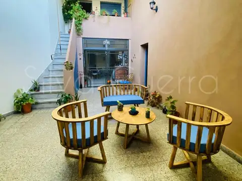 Hermosa casa de dos pisos en esquina con terraza y parrilla ACEPTA DEPTO EN PARTE DE PAGO