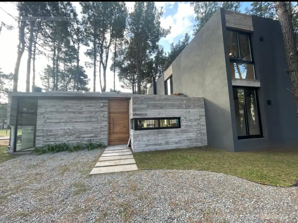 APTO CREDITO. VENTA CASA EN  Pinamar PARQUE PISCINA PARRILLA