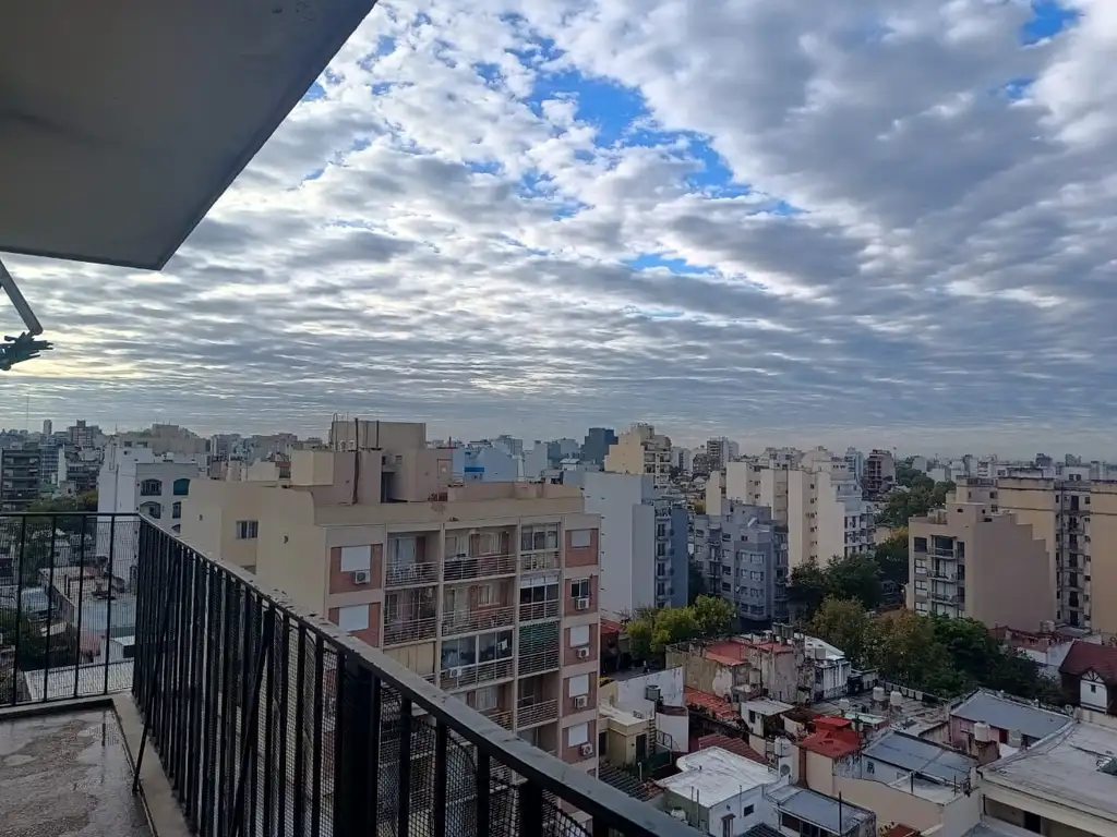 VENTA DEPARTAMENTO 3 AMBIENTES C/ BALCÓN CORRIDO Y VISTA ABIERTA FLORESTA CABA