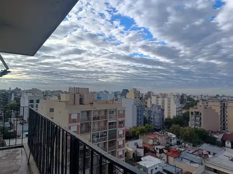 VENTA DEPARTAMENTO 3 AMBIENTES C/ BALCÓN CORRIDO Y VISTA ABIERTA FLORESTA CABA