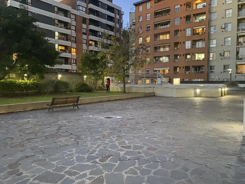 VENTA  DEPARTAMENTO 3 AMBIENTES COCHERA  LUMINOSO AMPLIO BALCON VISTA ABIERTA APTO CREDITO