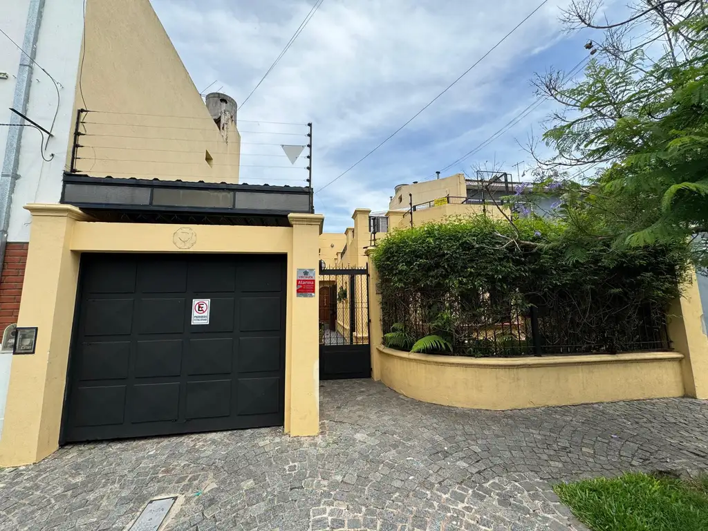 HERMOSA CASA EN VENTA EN VTE LOPEZ ACEPTA PERMUTA