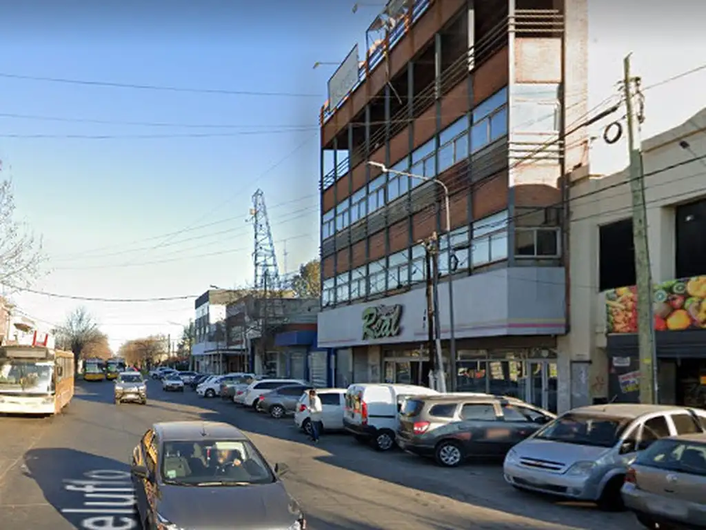 EDIFICIO ACTUALMENTE FUNCIONANDO SUPERMERCADO FRENTE ESTACION