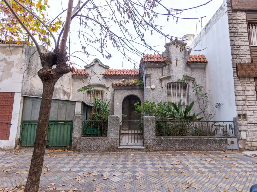 VENTA Casa Antigua 5 Amb. A Refaccionar CHACARITA