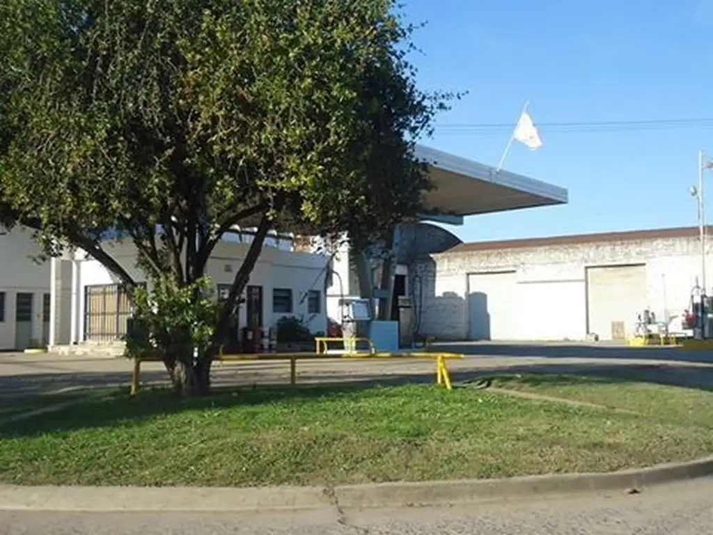 Vendo Estación de Servicio en funcionamiento (inmueble y fondo de comercio).