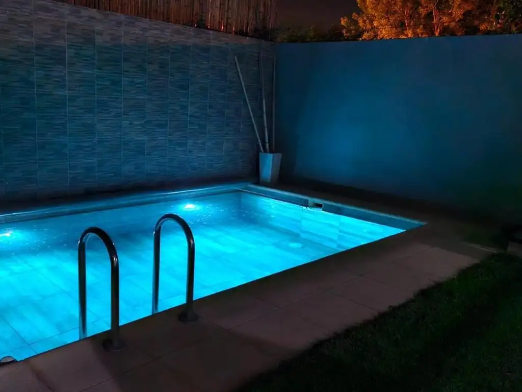 Venta Casa con Piscina en Plottier Apta a Crédito