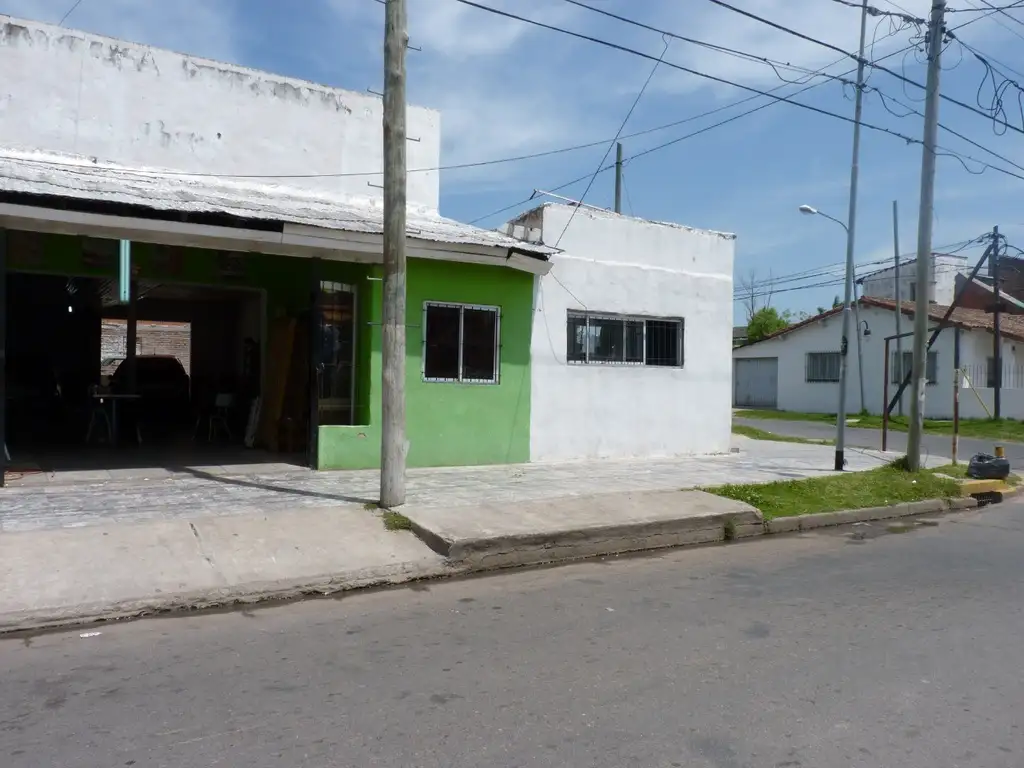 LOCAL COMERCIAL EN EXCELENTE ESQUINA, FRENTE AL HOSPITAL OFTALMOLÓGICO