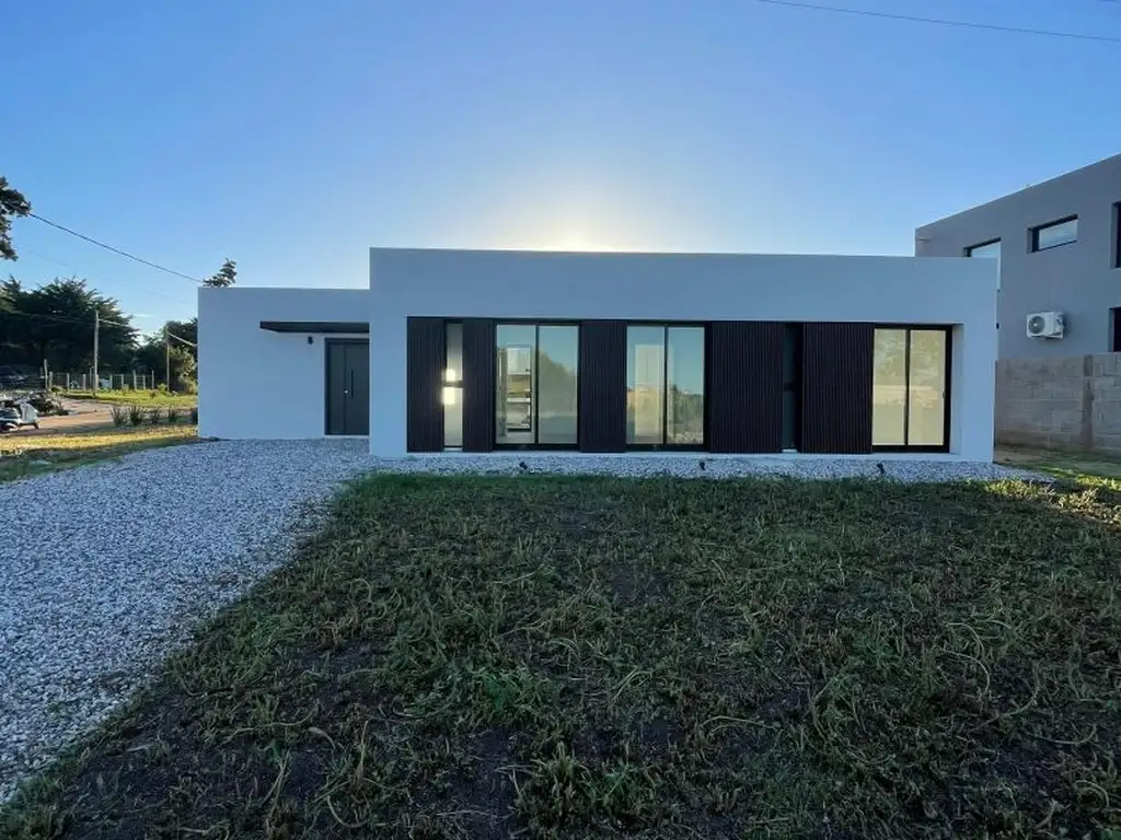 Casa de tres dormitorios en venta- Piedras del Chileno