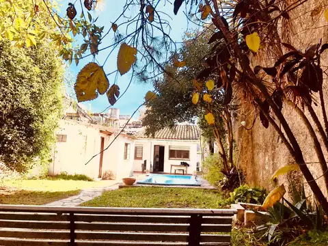 VENTA A RECICLAR CON JARDIN PILETA Y QUINCHO - Foto 0