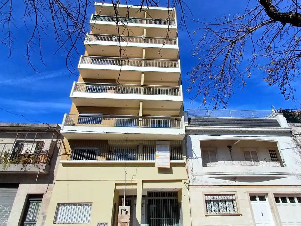 Departamento en venta de 2 dormitorios a metros de Av, Pellegrini