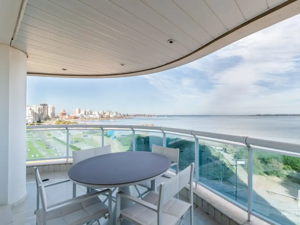 Apartamento en venta de 3 dormitorios en Punta Del Este