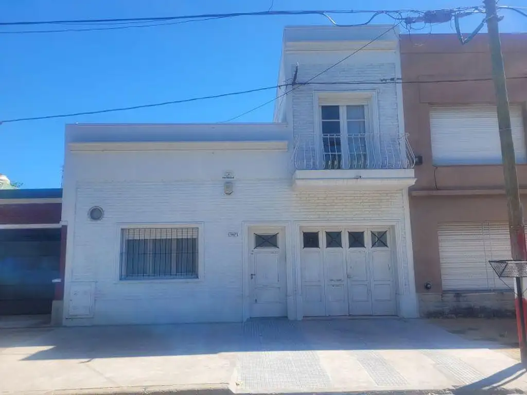 Casa Impecable con cochera y patio