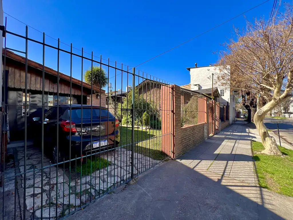 Casa en Venta de 1 Planta, Con Jardín, Quincho y Garage - Barrio Santa Rita, Boulogne