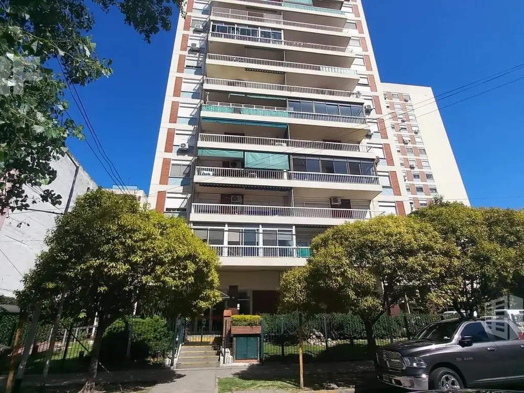 Venta De Departamento 4 Ambientes Con Espacio Guardacoche En