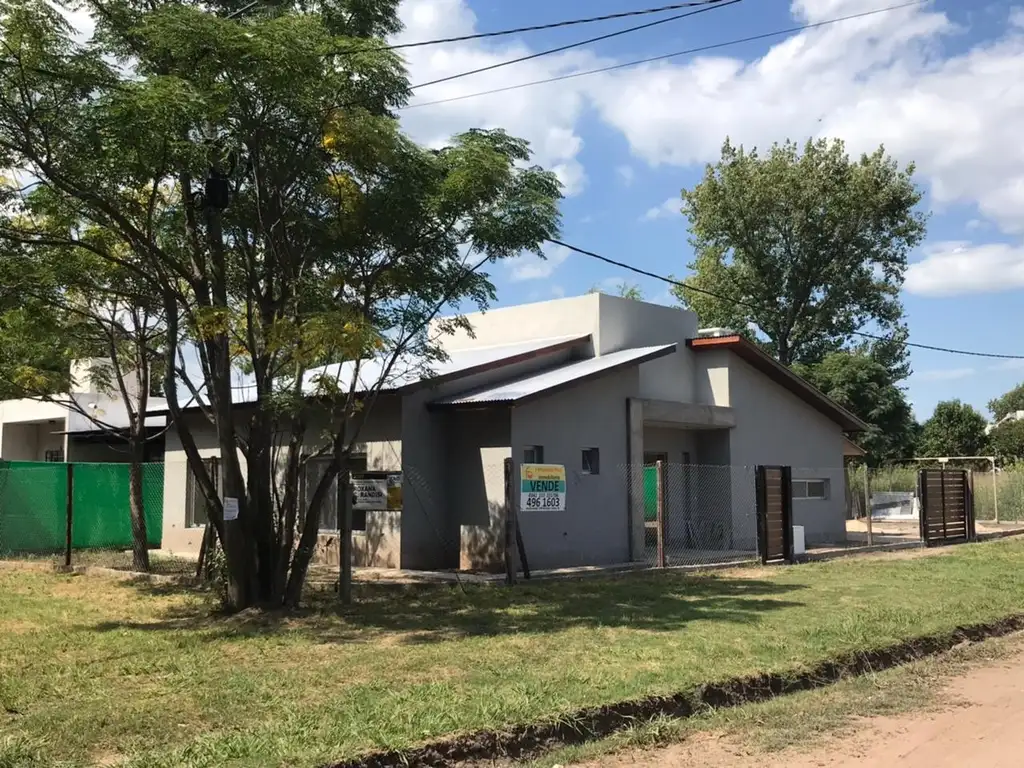 OPORTUNIDAD! ESQUINA, ZONA LAS TARDES. CASA A ESTRENAR