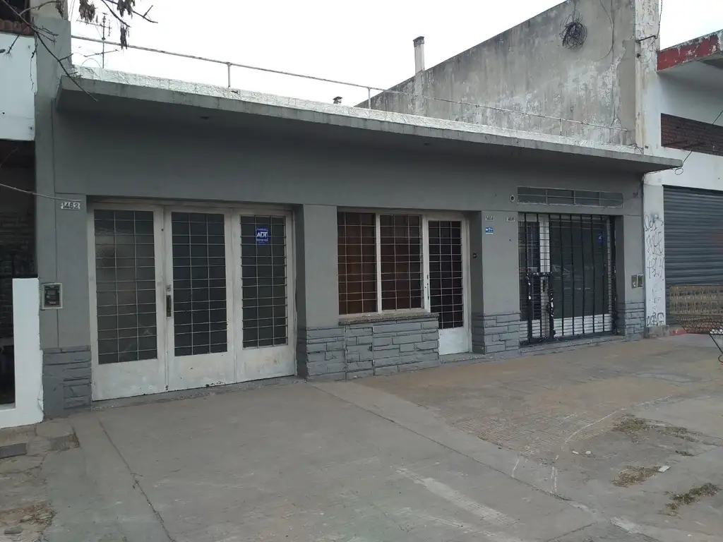 VENTA DE CASA 3 AMBIENTES CON LOCAL