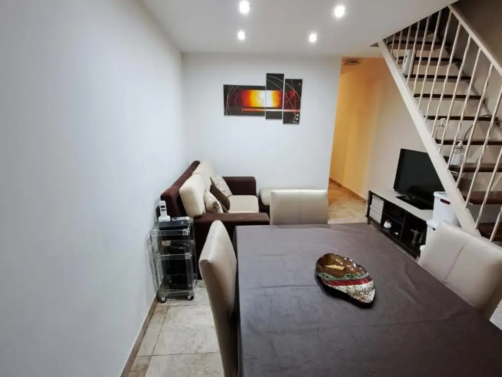 DUPLEX EN VENTA CON PATIO, JARDIN Y PARRILLA