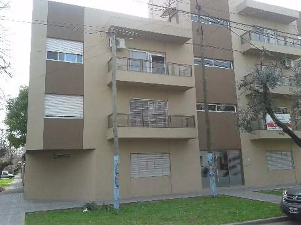 Departamento en PB de 2 ambientes con cochera