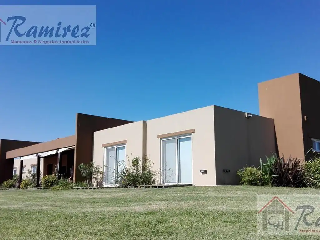 Casa 5 Amb. En Venta Sobre Una Hectárea, Club de Campo La Ranita - Lujan