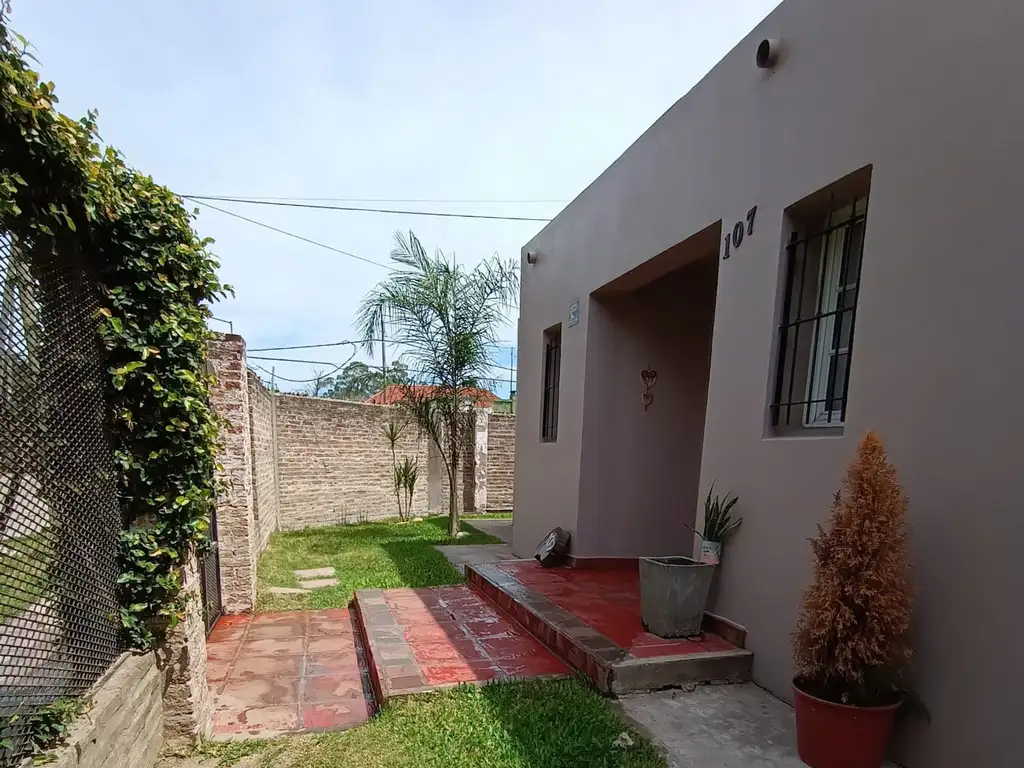 CASA 5 AMBIENTES EN VENTA EN BURZACO