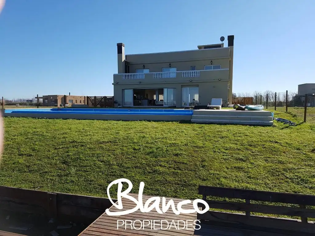 A LA LAGUNA! IMPONENTE CASA CON TERRAZA DENTRO DEL BARRIO SAN SEBASTIÁN - Foto 0