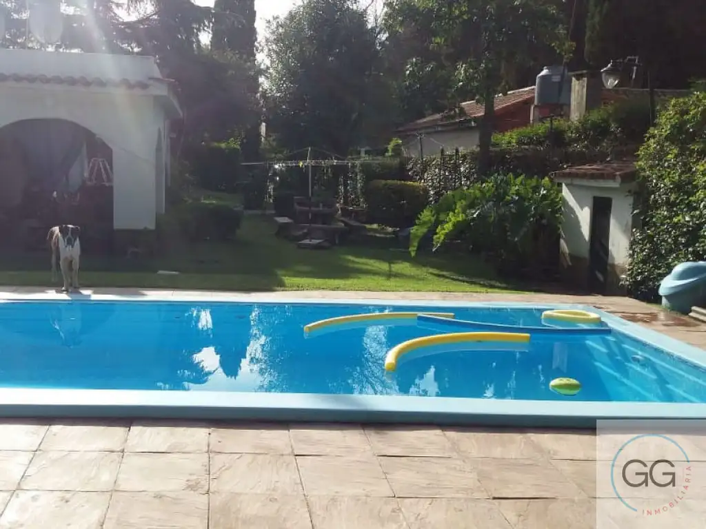 Vende CASA QUINTA BOSQUES