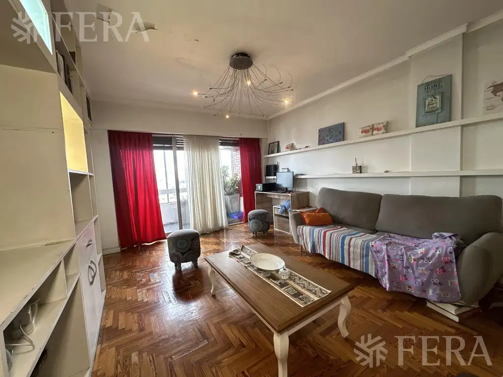 Venta departamento 5 ambientes con balcón y baulera en Avellaneda