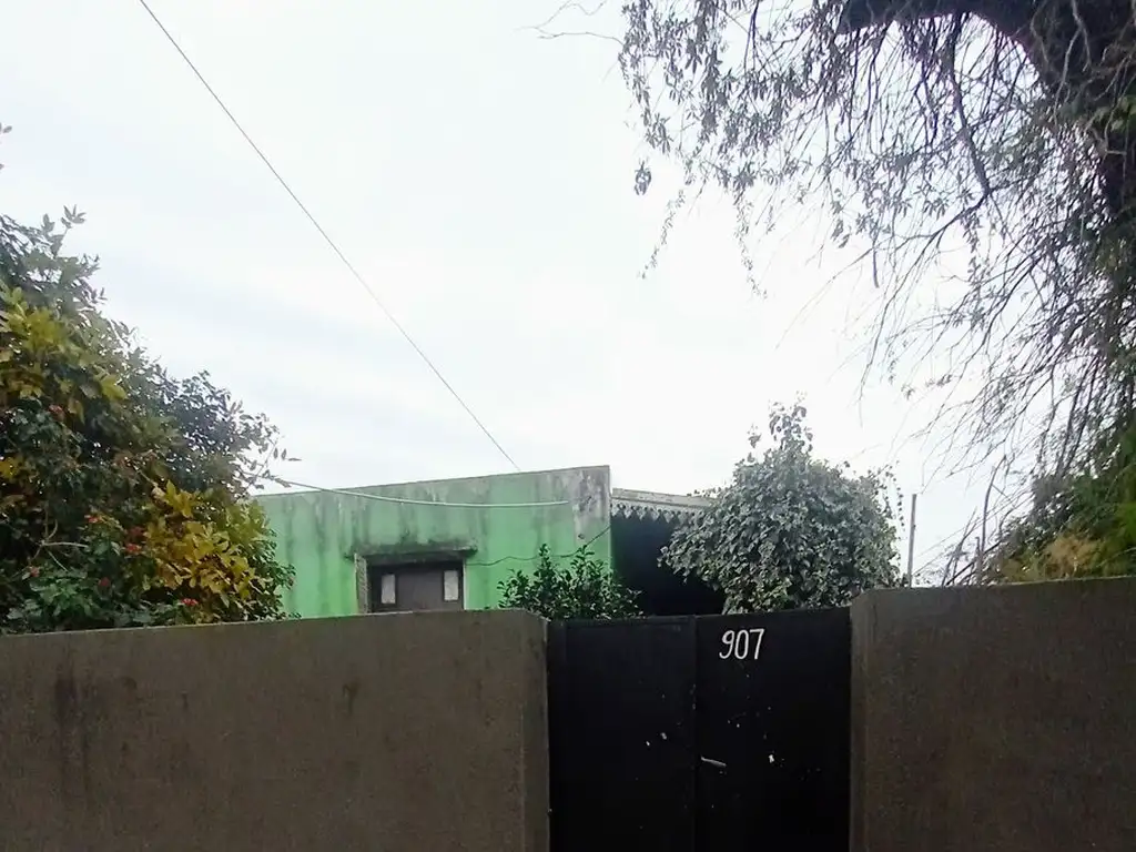 VENTA LOTE DE 315 MTS CON CASA A RECICLAR, QUILMES