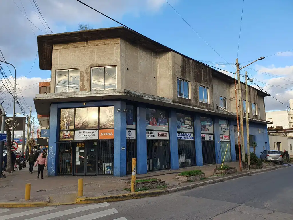 Local Comercial en Esquina 570 m2 - 2 Plantas - Lomas Del Mirador