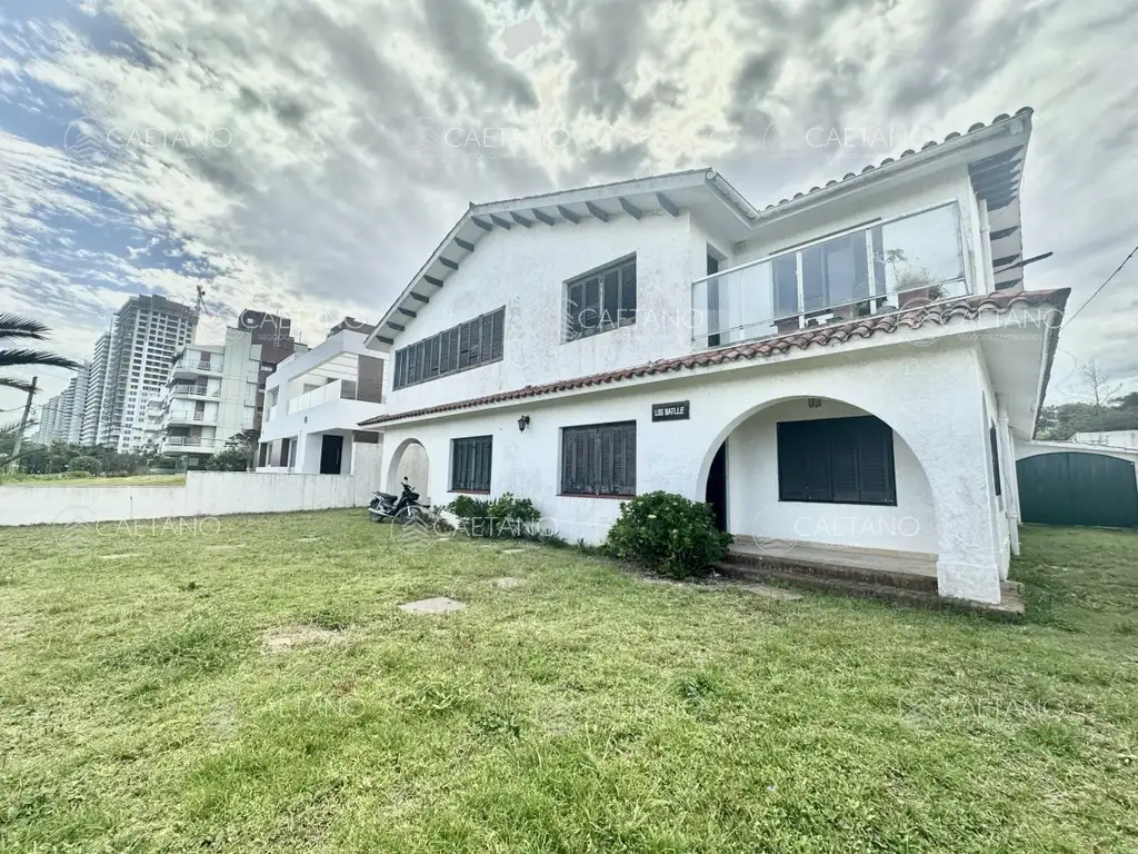 Venta casa 7 dormitorios. Playa brava, Punta del Este